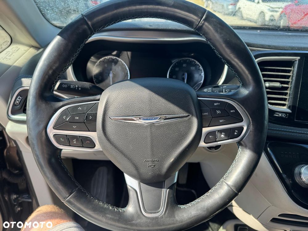 Chrysler Pacifica - 12