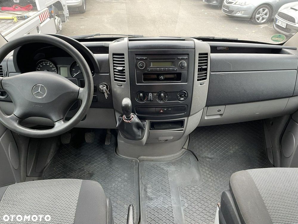 Mercedes-Benz Sprinter - 14