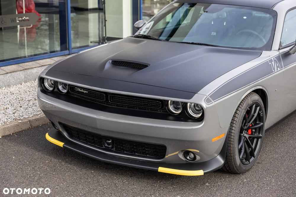 Dodge Challenger - 17