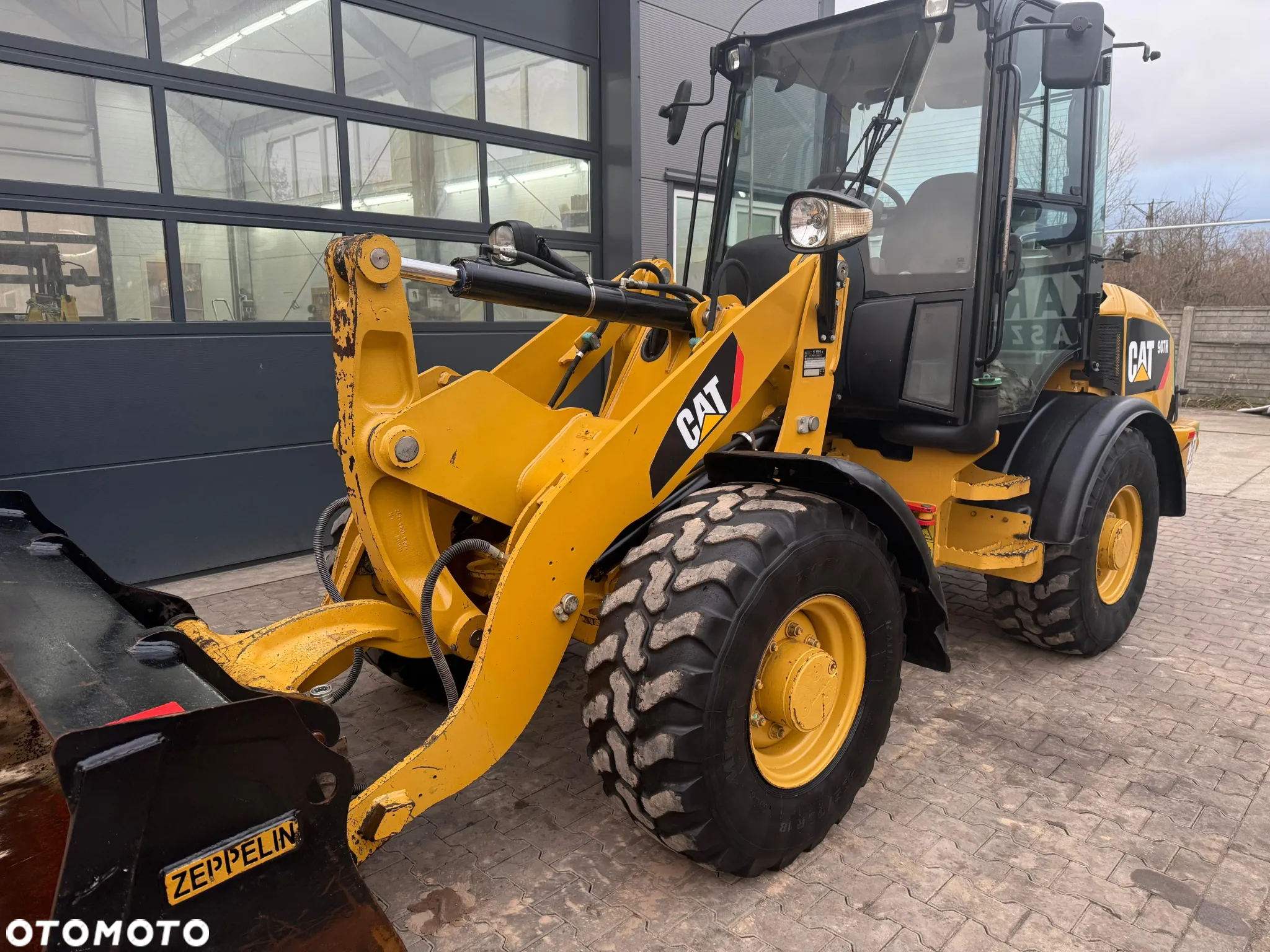 Caterpillar ŁADOWARKA KOŁOWA CAT CATERPILLAR 907 906 907H 908 2010 - 14