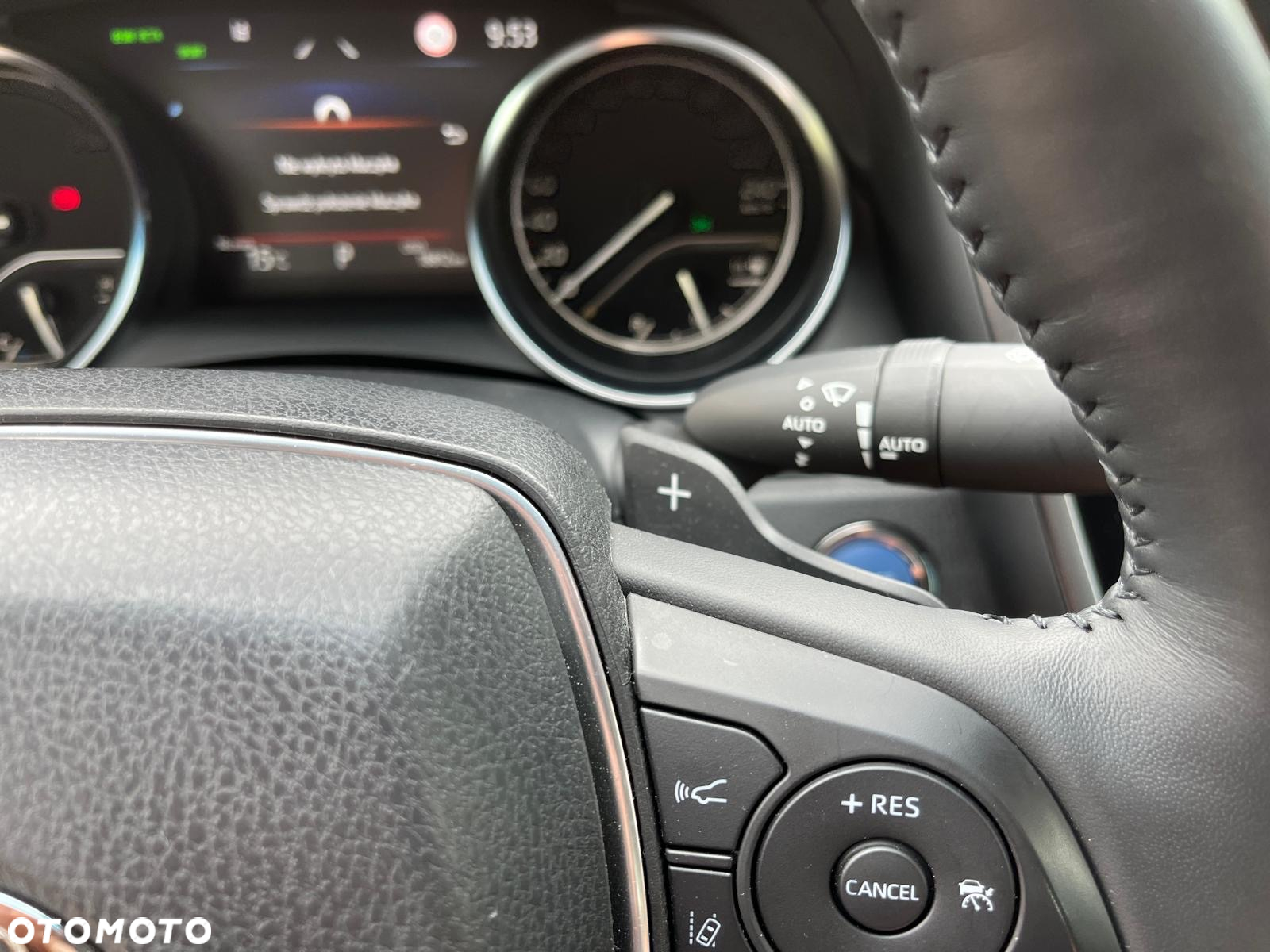 Toyota Camry 2.5 Hybrid Executive CVT - 11