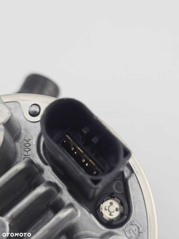 NOWA ORYGINALNA POMPKA POMPA WODY MERCEDES W206 A0005002001 - 7