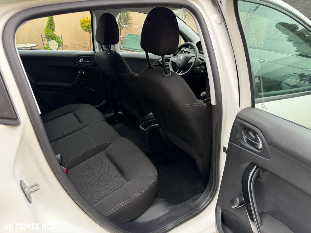 Peugeot 208 - 11