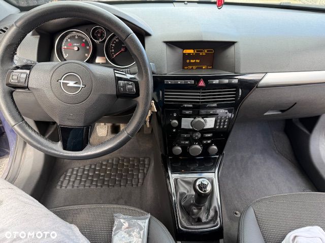 Opel Astra 1.9 CDTI DPF Cosmo - 9