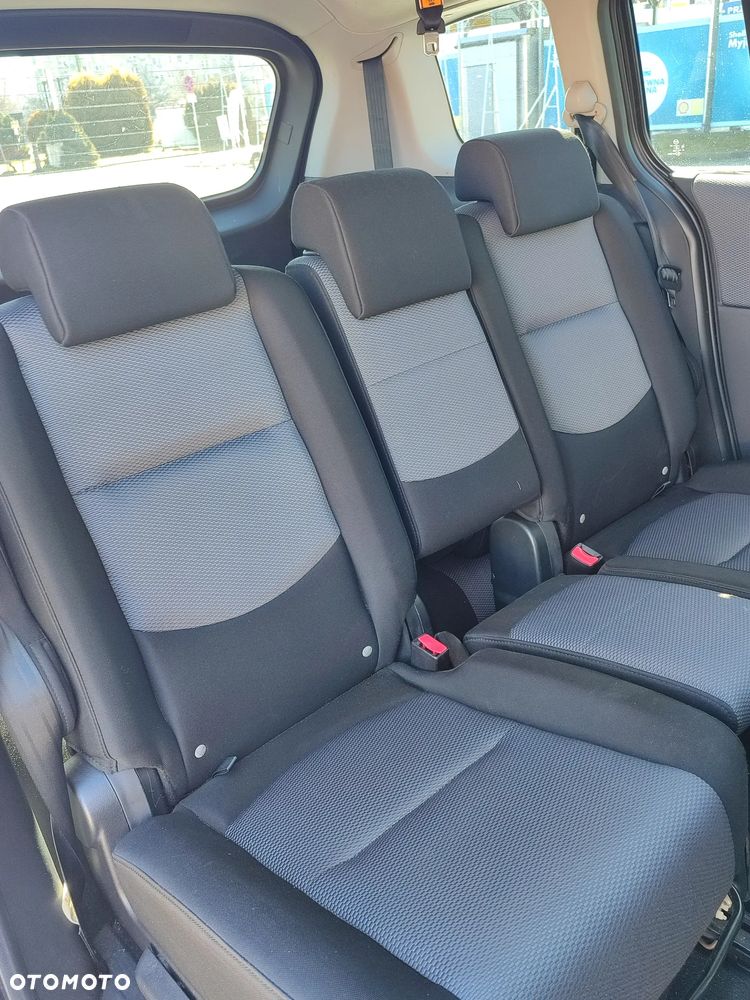 Mazda 5 - 16