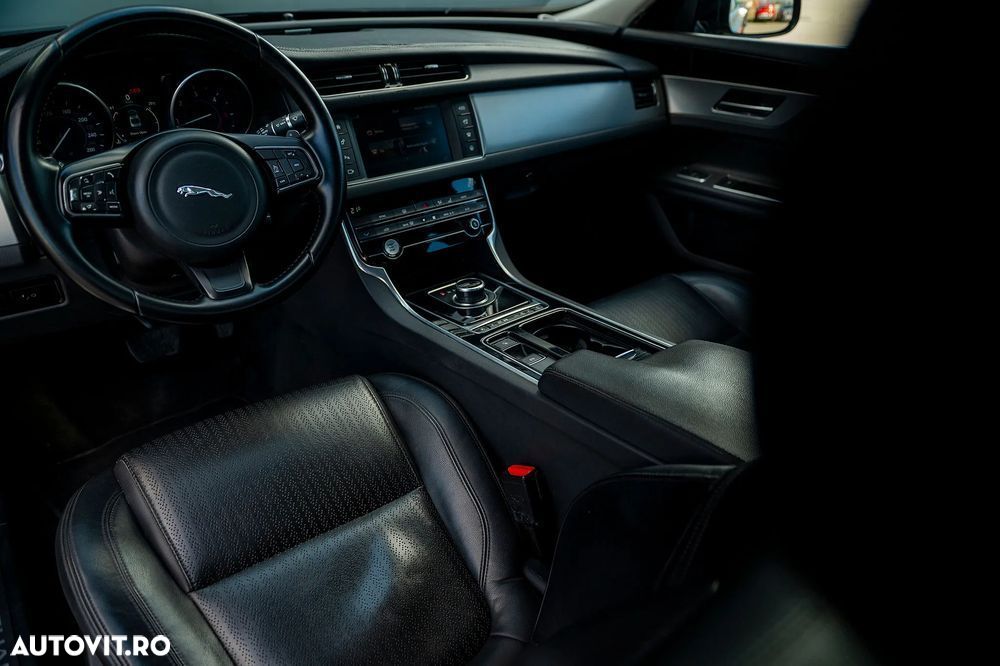 Jaguar XF 20d RWD Prestige - 9