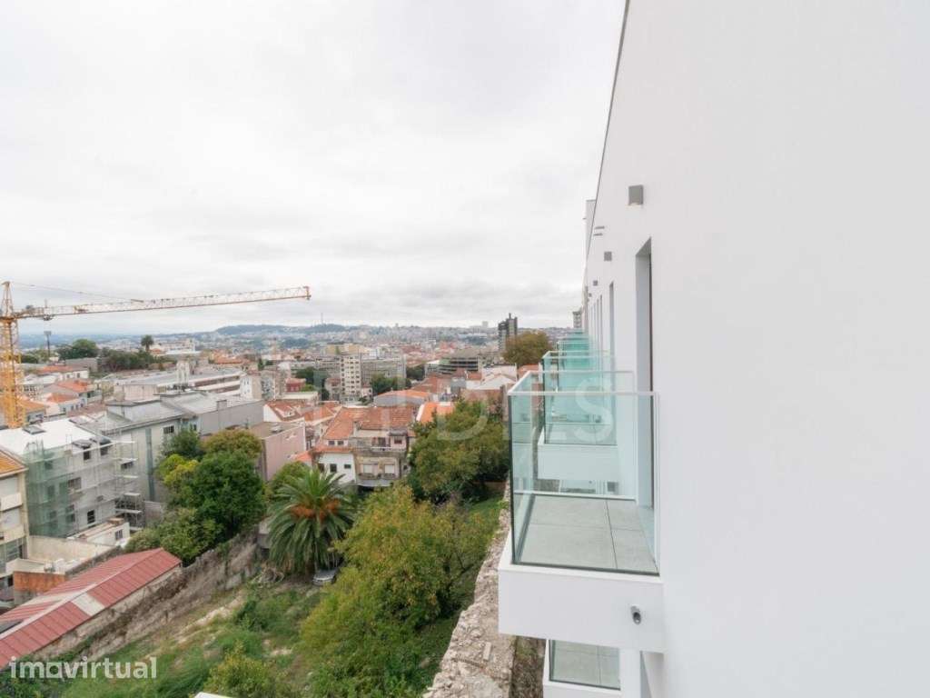 Apartamento T2 com jardim, garagem e arrumos, na Baixa do Porto - Grande imagem: 5/21