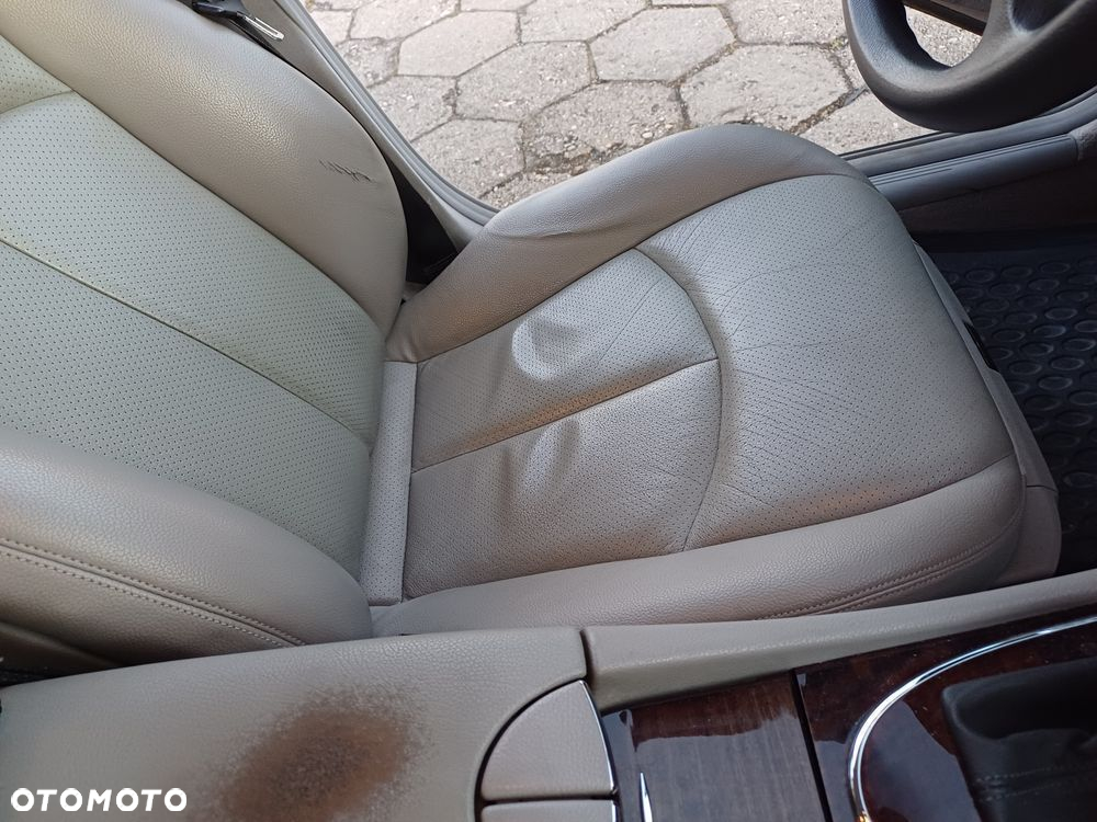 Mercedes-Benz Klasa E 220 CDI T Classic - 23