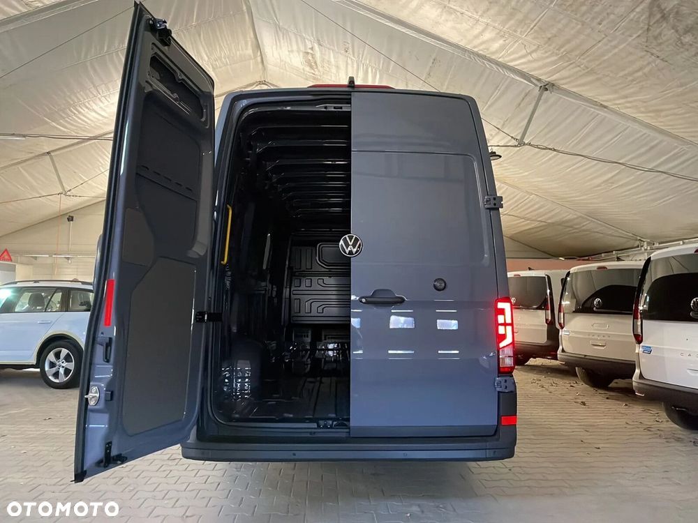 Volkswagen Crafter 35 Furgon z wysokim dachem 2,0 l 177 KM automat r. o.: 4490 mm - 19