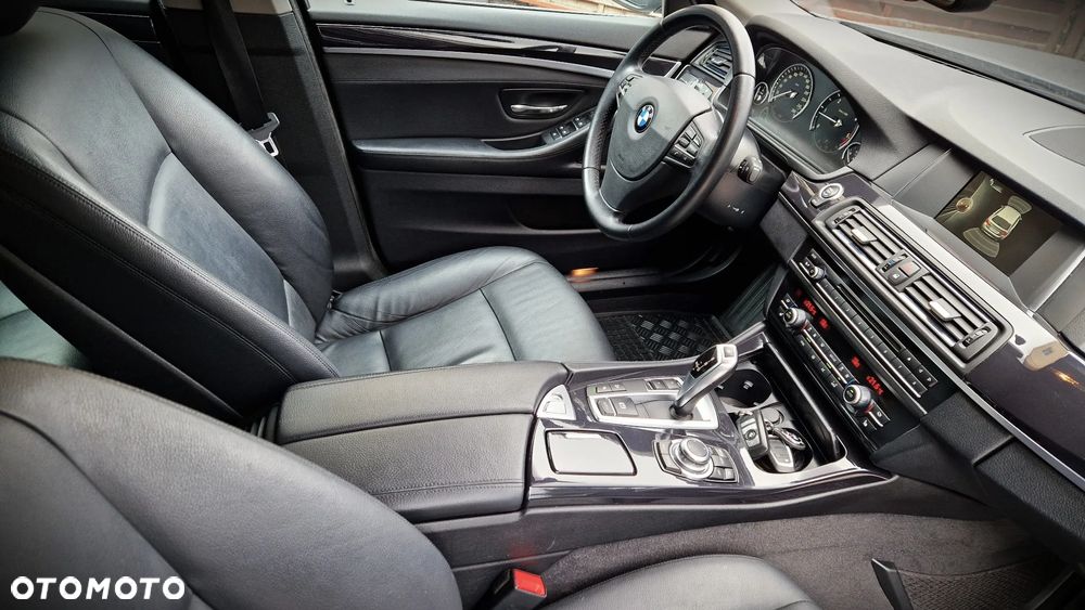 BMW Seria 5 525d - 8