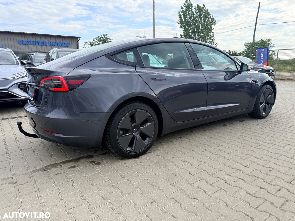 Tesla Model 3 - 4
