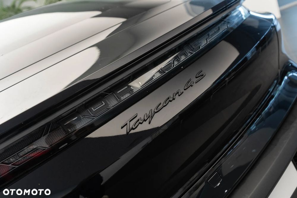 Porsche Taycan 105kWh 4S Black Edition - 37