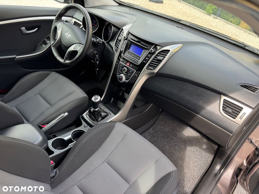 Hyundai i30 1.6 GDI Premium - 32