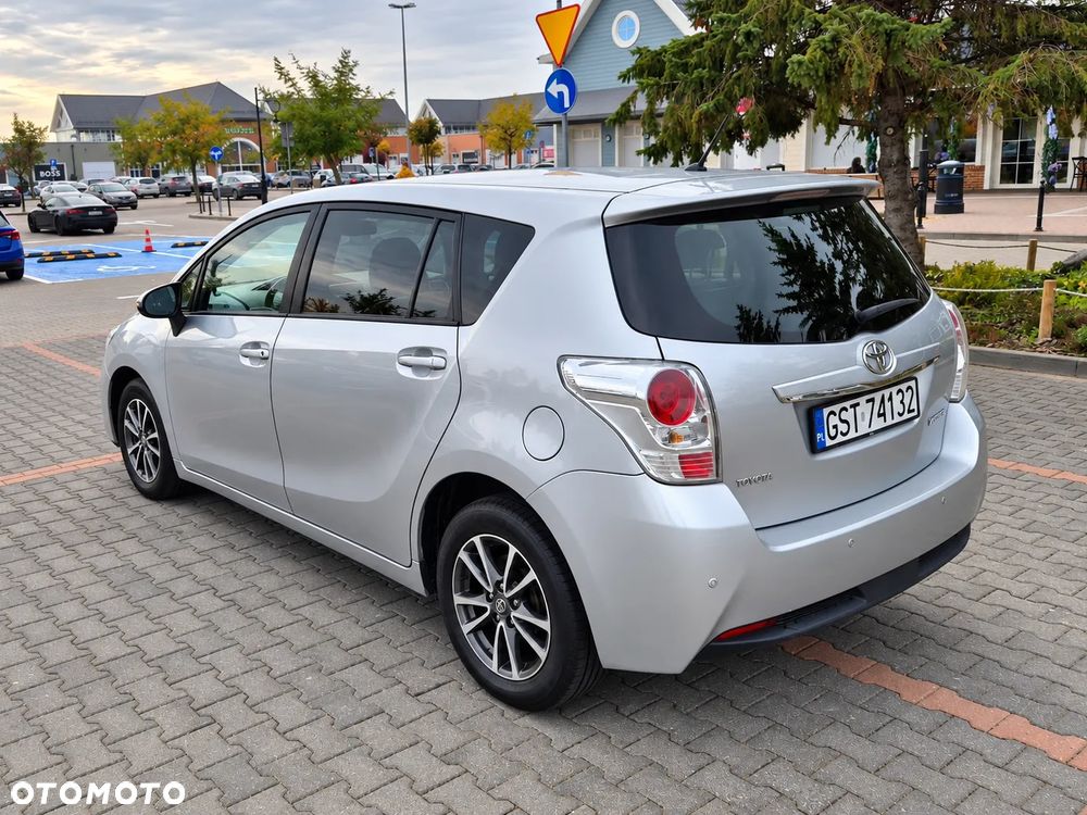 Toyota Verso 2013 photo 2