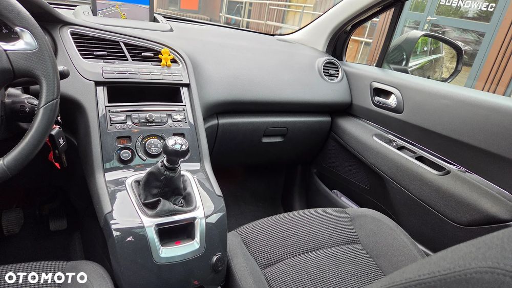 Peugeot 5008 HDI 150 Allure - 26