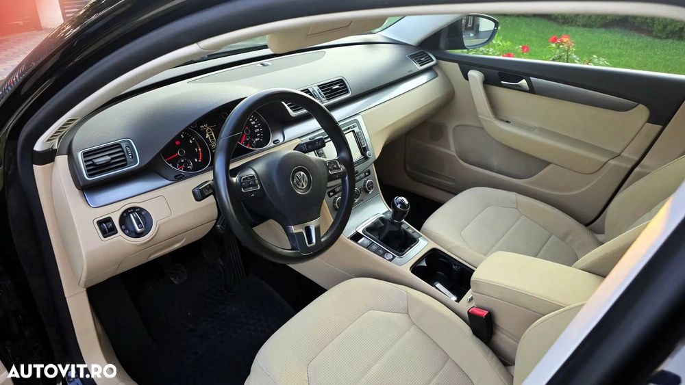 Volkswagen Passat - 12