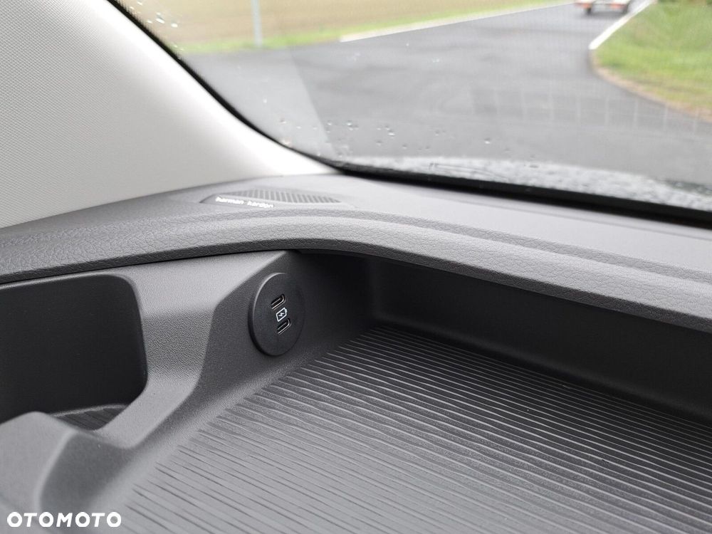 Volkswagen Nowa Caravelle Style silnik: 2,0 l TDI 170 KM /  8-biegowa automatyczna 4MOTION rozstaw osi: 3500 mm - 19