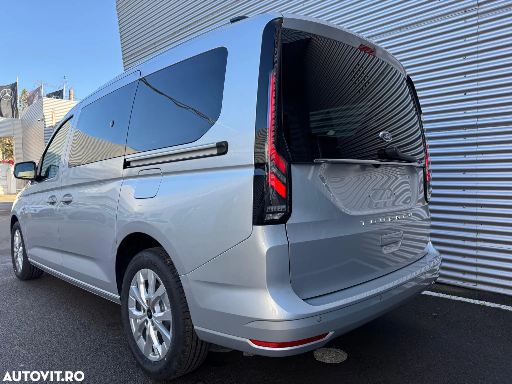 Ford Tourneo Connect 1.5L EcoBoost LWB Titanium - 11
