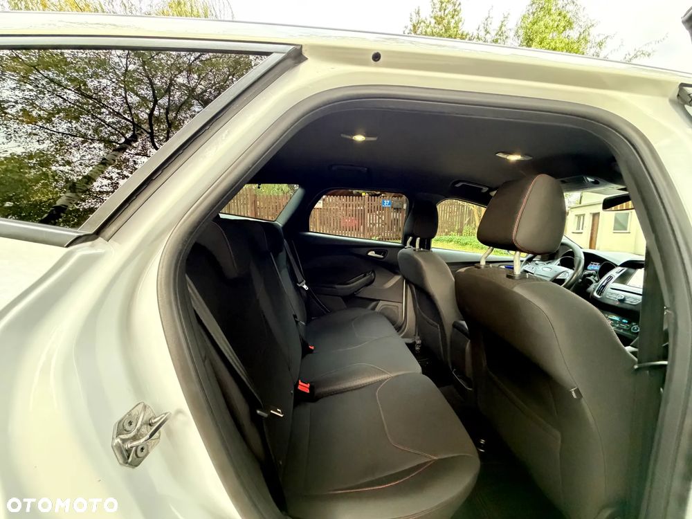 Ford Focus 1.5 EcoBoost ST-Line - 25