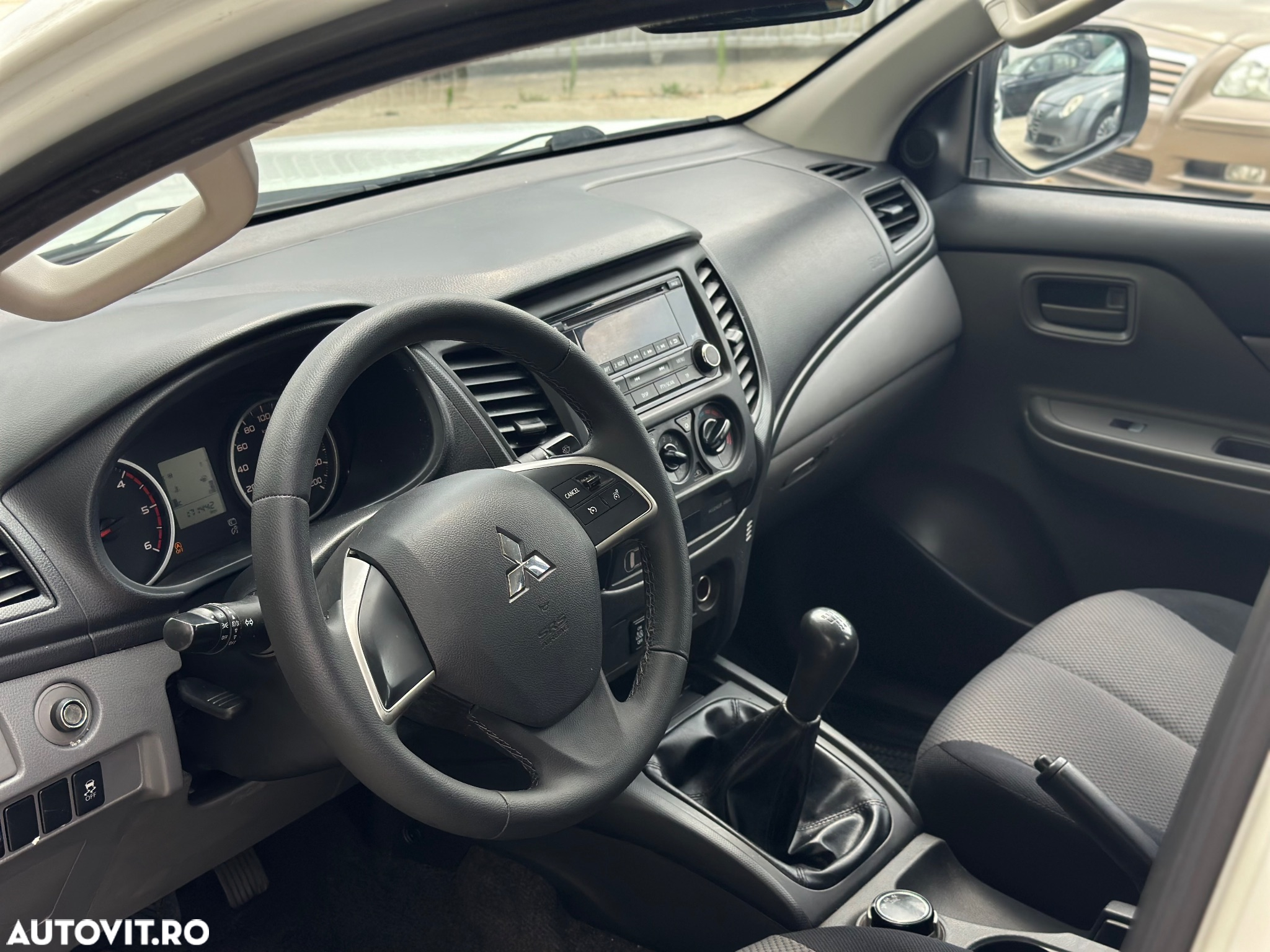 Mitsubishi L200 Double Cab 2.2 DI-D M/T Instyle - 8
