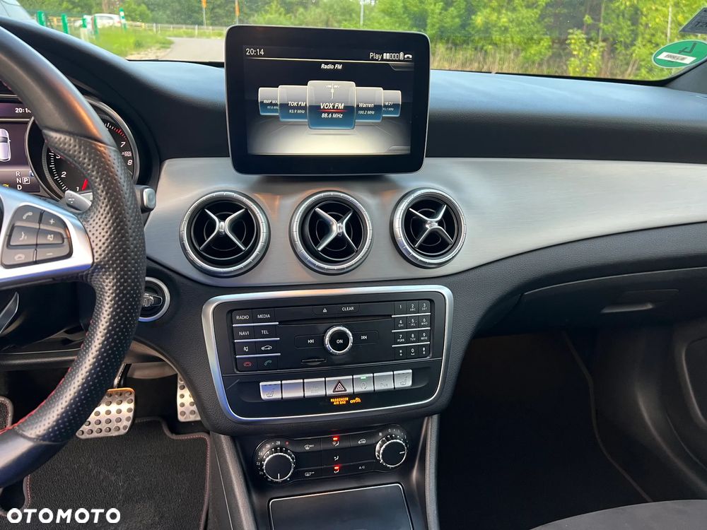 Mercedes-Benz CLA Shooting Brake 180 7G-DCT AMG Line - 12