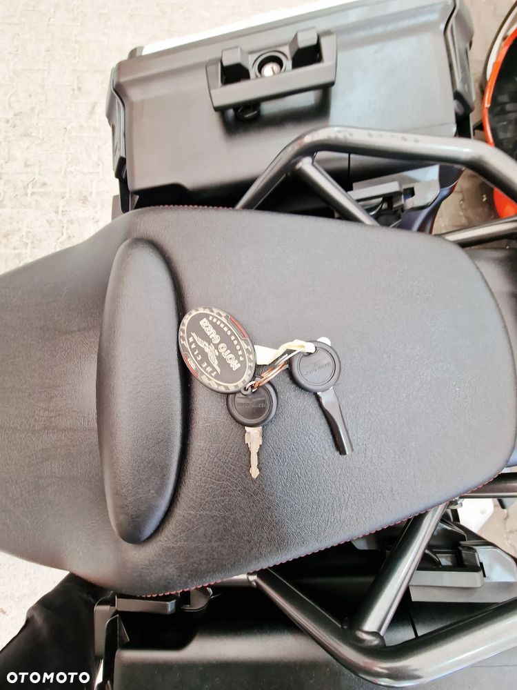Moto Guzzi V85 - 16