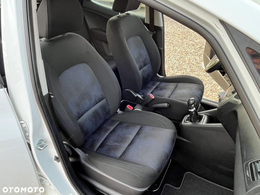 Hyundai ix20 1.4 blue Comfort - 11