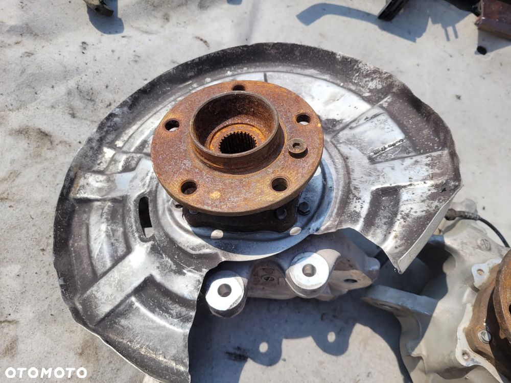 Zwrotnica piasta lewa prawa tył tylna ABS BMW F13 F12 4,0 D 6796146 6796145 - 2