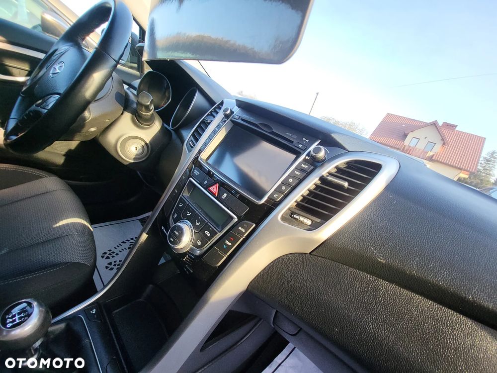 Hyundai i30 blue Kombi 1.6 CRDi Premium - 15