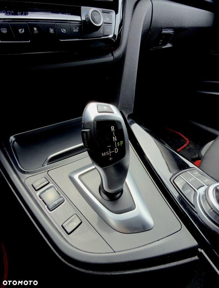 BMW Seria 3 318i Sport Line - 22