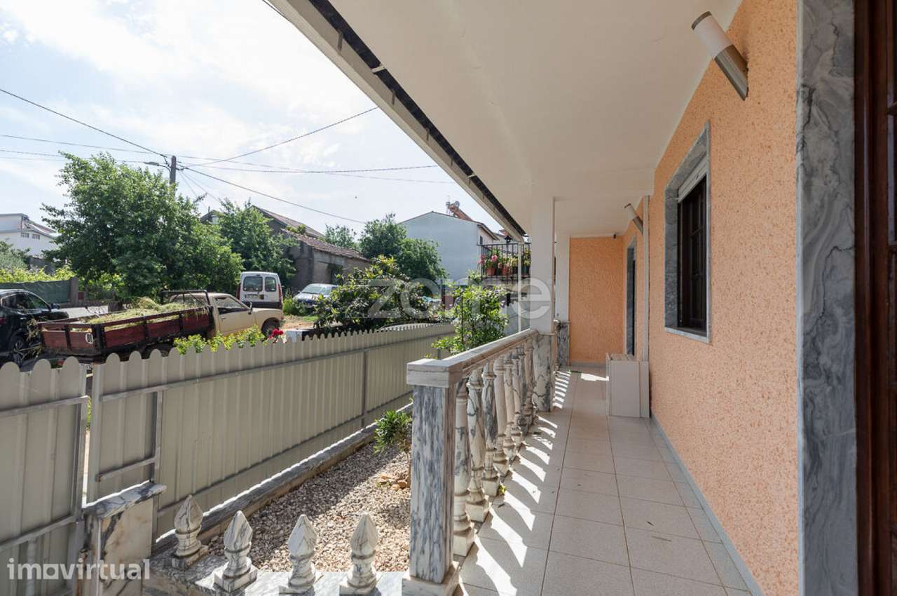 Moradia T5+1 com Garagem e Terreno nas Secarias- Arganil - Grande imagem: 2/32