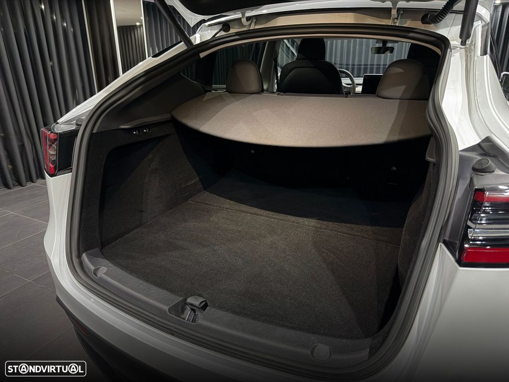 Tesla Model Y Standard - 38