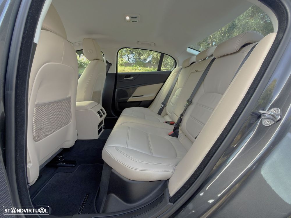 Jaguar XE 2.0 D Prestige Aut. - 10