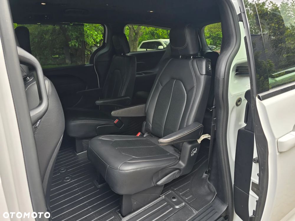 Chrysler Pacifica - 14