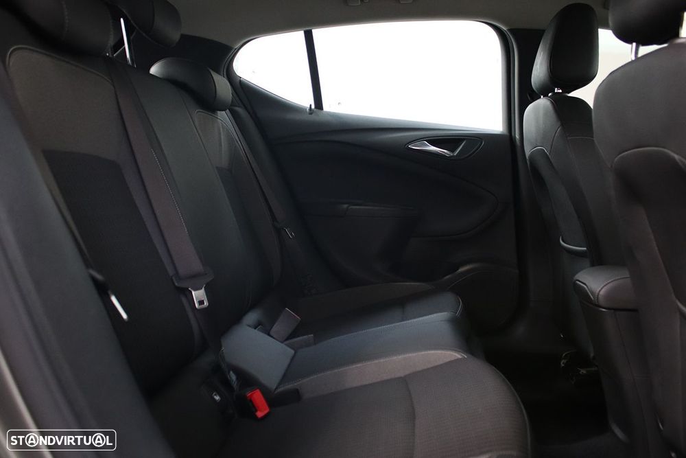 Opel Astra 1.2 T Design & Tech S/S - 23