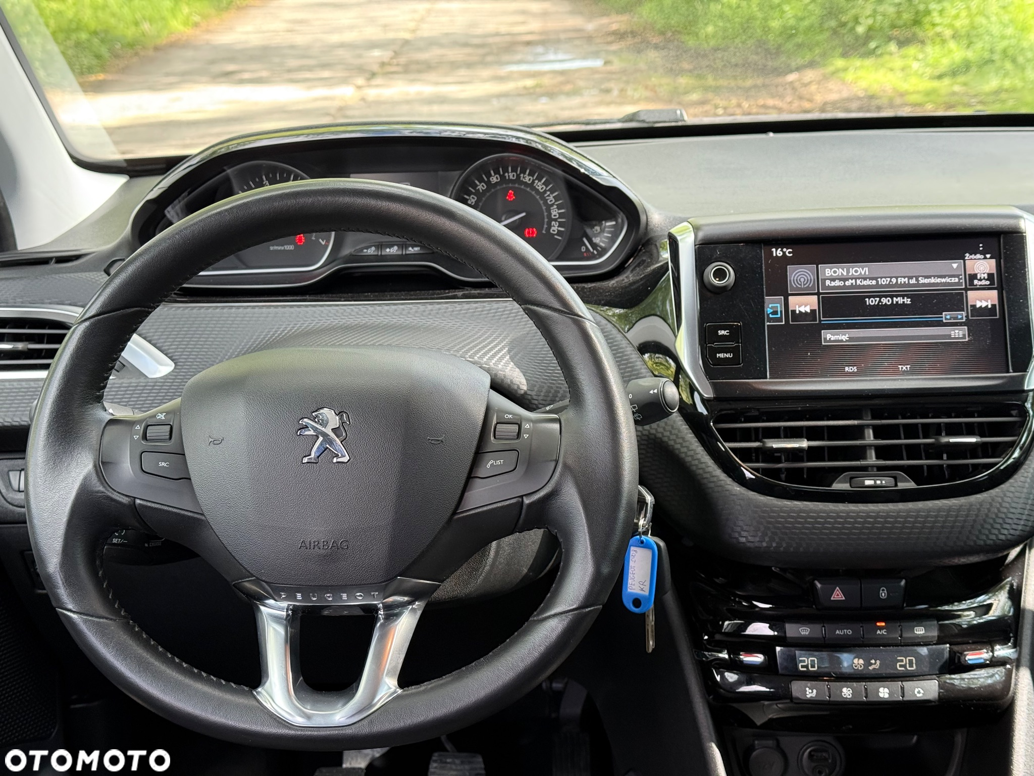 Peugeot 2008 1.2 Pure Tech Active S&S - 24