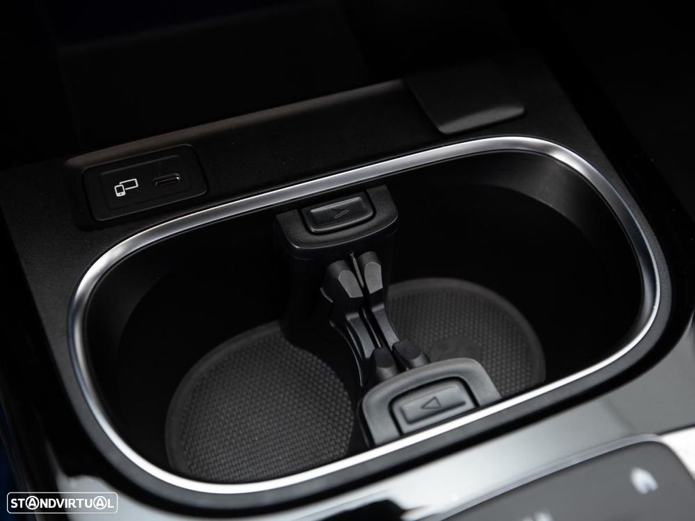 Mercedes-Benz A 250 7G-DCT AMG Line - 22