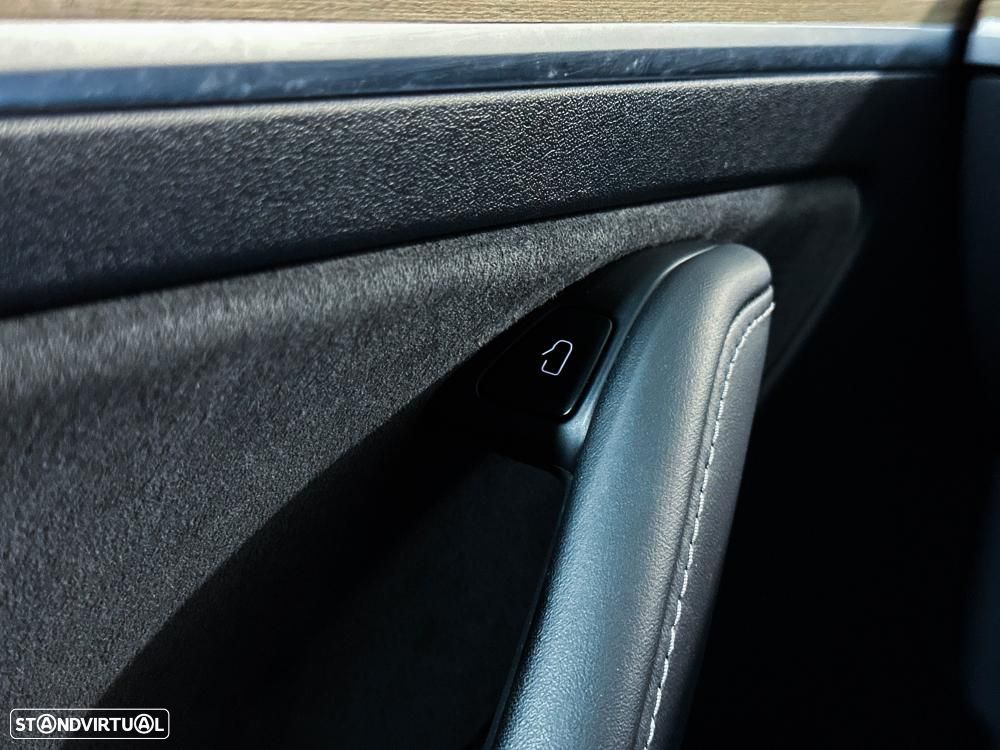 Tesla Model Y Long Range Dual Motor AWD - 47