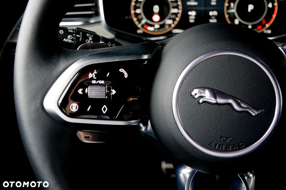Jaguar F-Pace 2.0 D200 mHEV AWD R-Dynamic SE - 30