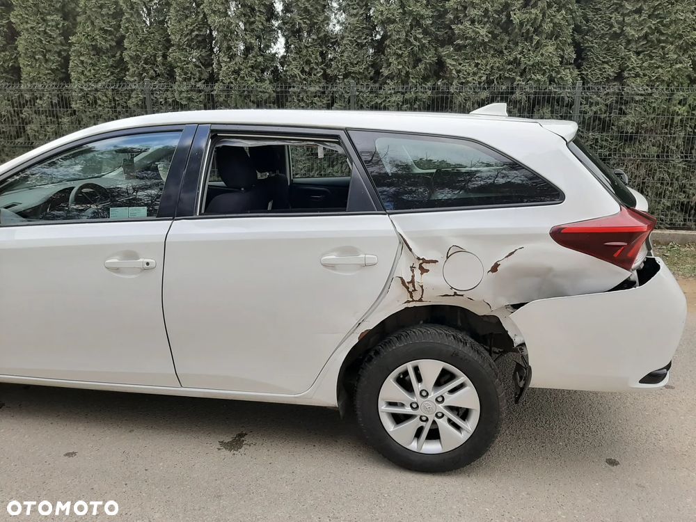 Toyota Auris Hybrid 135 Active - 6