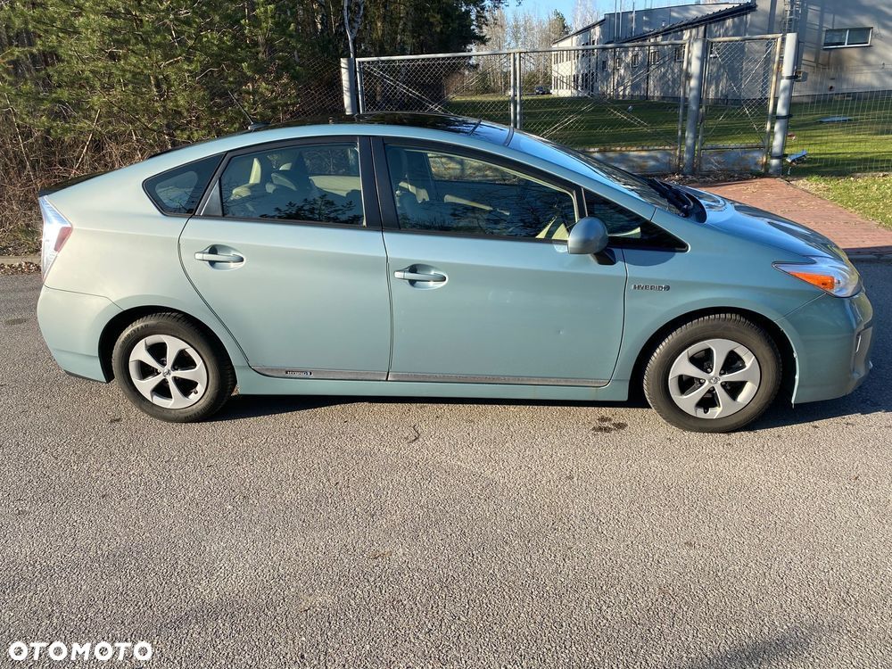 Toyota Prius (Hybrid) Executive - 9