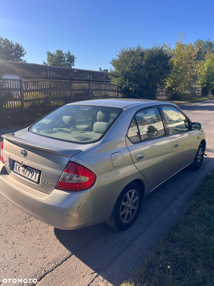 Toyota Prius - 4