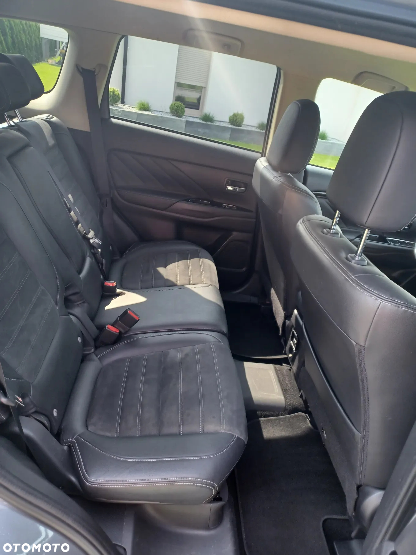 Mitsubishi Outlander 2.0 4WD Plug-In Hybrid Plus - 26