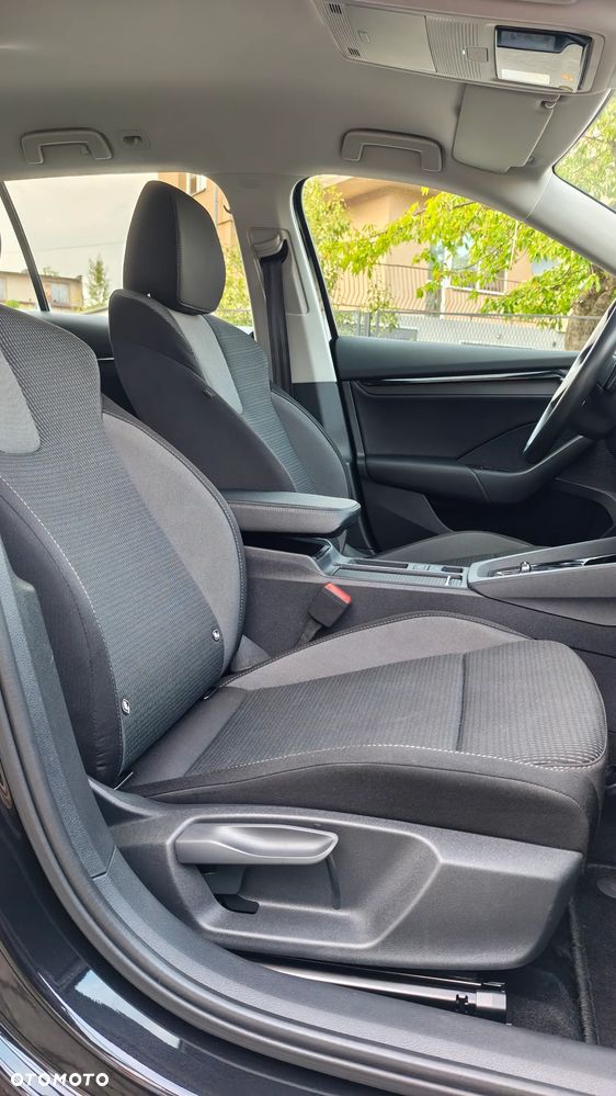 Skoda Octavia 2.0 TDI DSG Sportline - 26