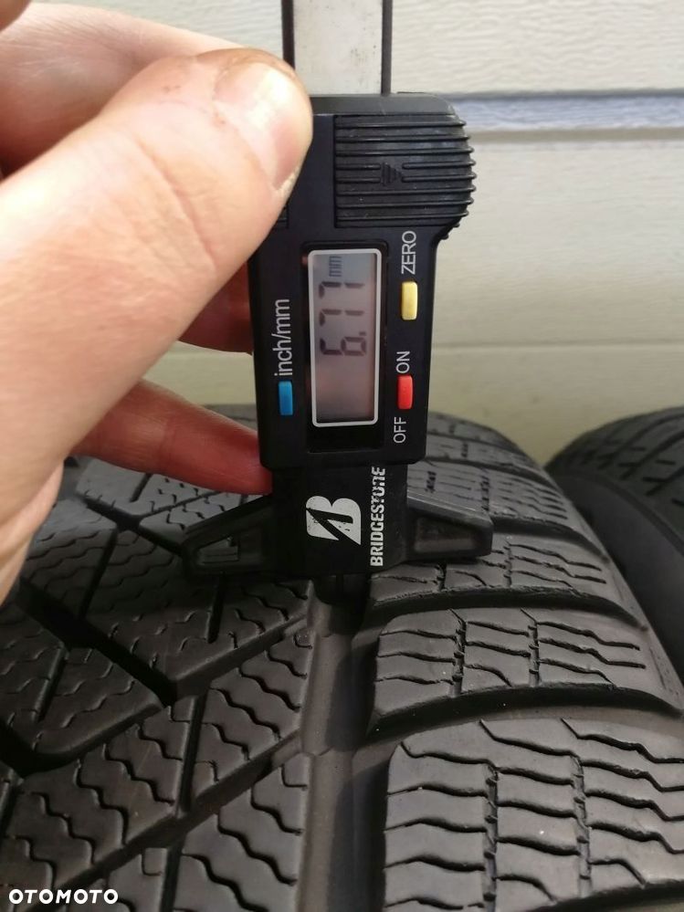 Opony zimowe 225/55 R 17 Pirelli Winter Sottozero 3 - 4