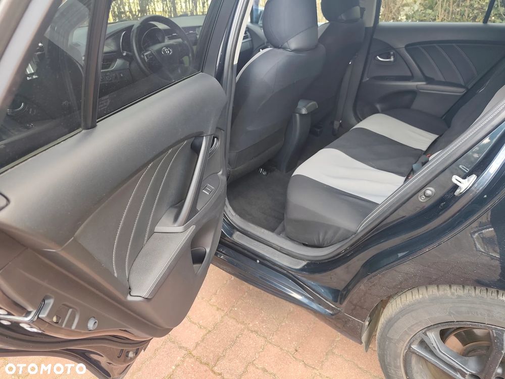 Toyota Avensis 1.8 Premium MS - 16