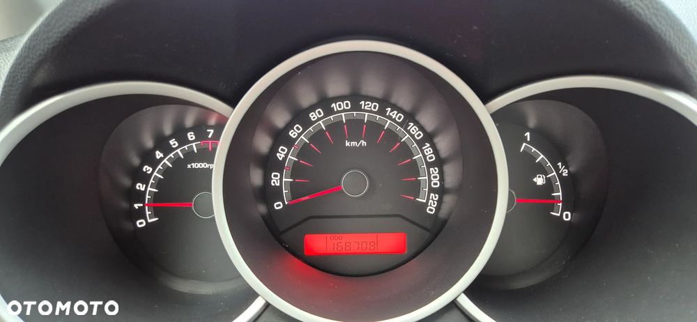 Kia Venga - 17