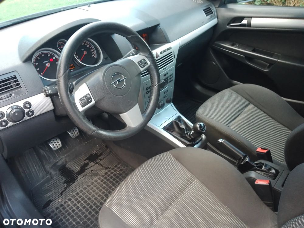 Opel Astra 2.0 T Cosmo - 4