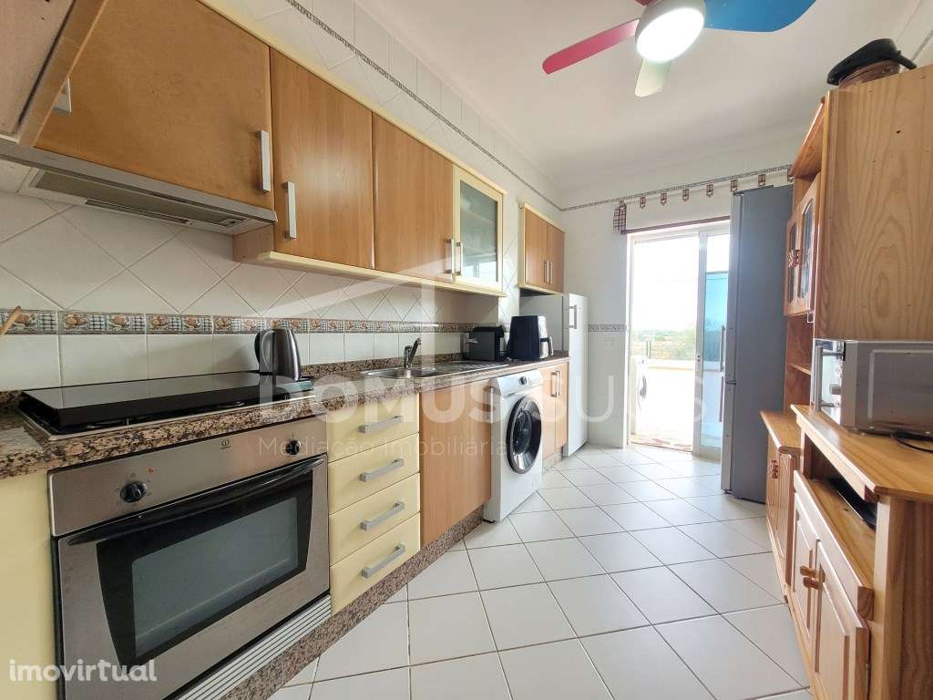 Apartamento T2 em ótimo estado com um terraço enorme - Grande imagem: 2/14