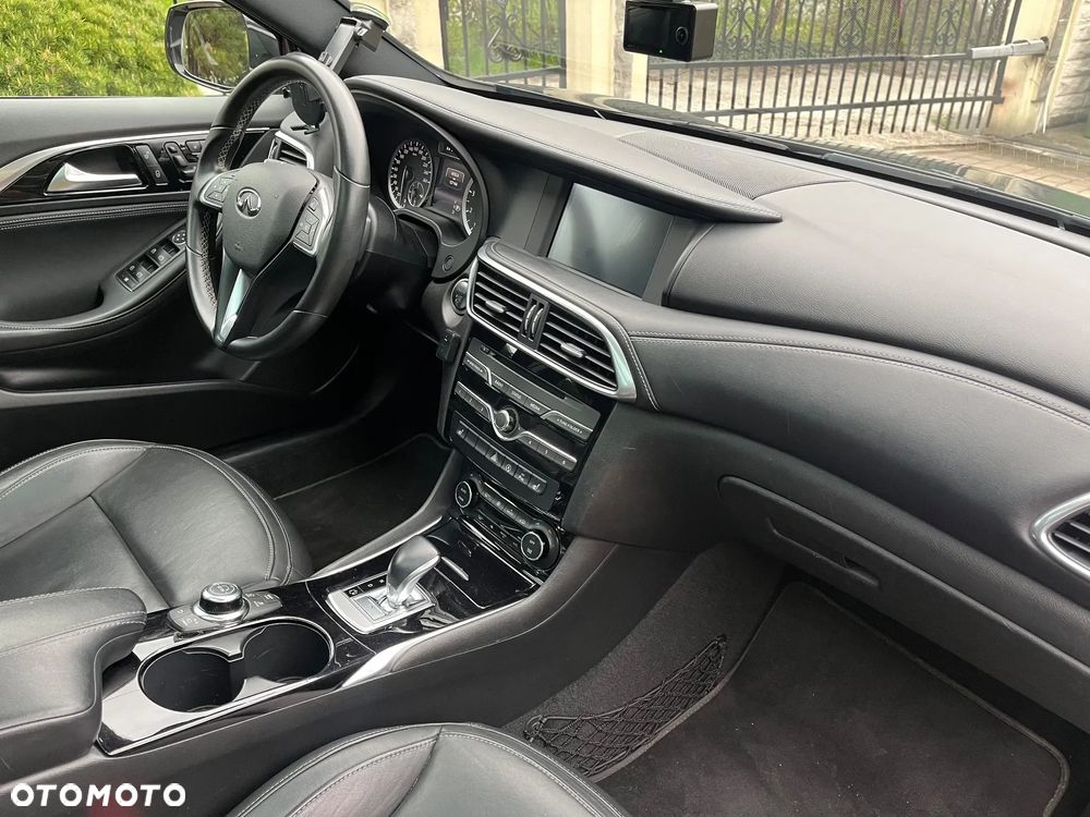 Infiniti QX30 2.0t Premium AWD 7DCT - 16